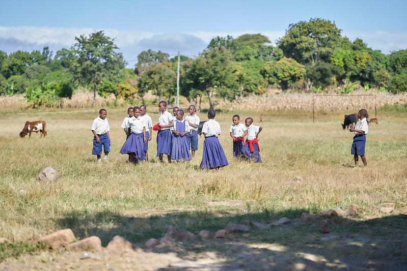 Students arriving at Idugumbi Primary School in Mbeya, Tanzania. Credit: GPE/Mrutu (Trans.Lieu)