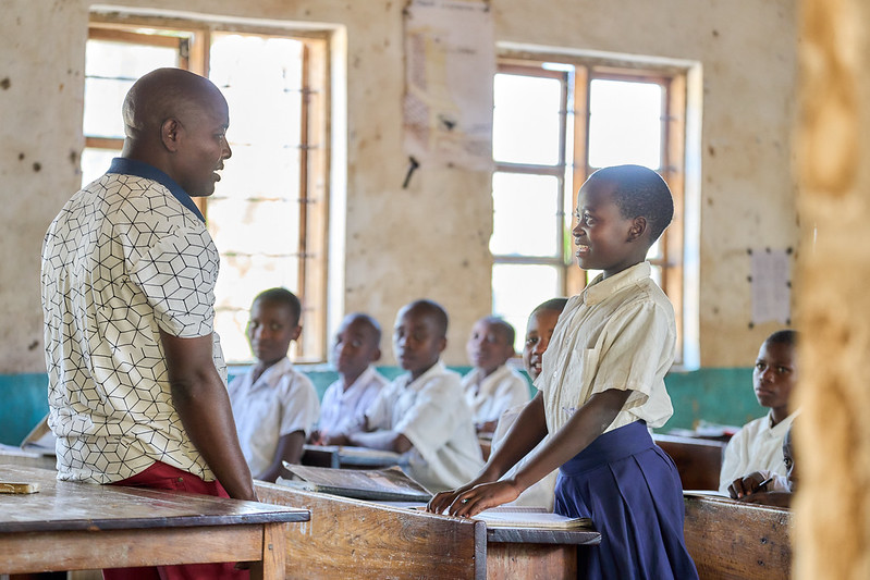 Grade 7 teacher, Ramadhan Sarumbo, teaches a mathematics class at Idugumbi Primary School in Mbeya, Tanzania. Credit: GPE/Trans.Lieu/Mrutu