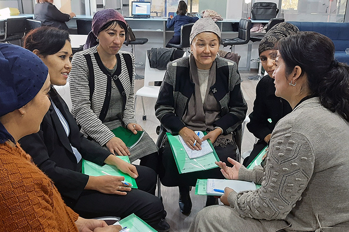 L'Alliance des OSC pour l'éducation au Tadjikistan a organisé un atelier pour les enseignants sur la manière d'élaborer un plan individuel pour les enfants ayant des besoins spéciaux. Photo Ghanieva 