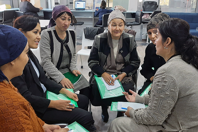 L'Alliance des OSC pour l'éducation au Tadjikistan a organisé un atelier pour les enseignants sur la manière d'élaborer un plan individuel pour les enfants ayant des besoins spéciaux. Photo Ghanieva